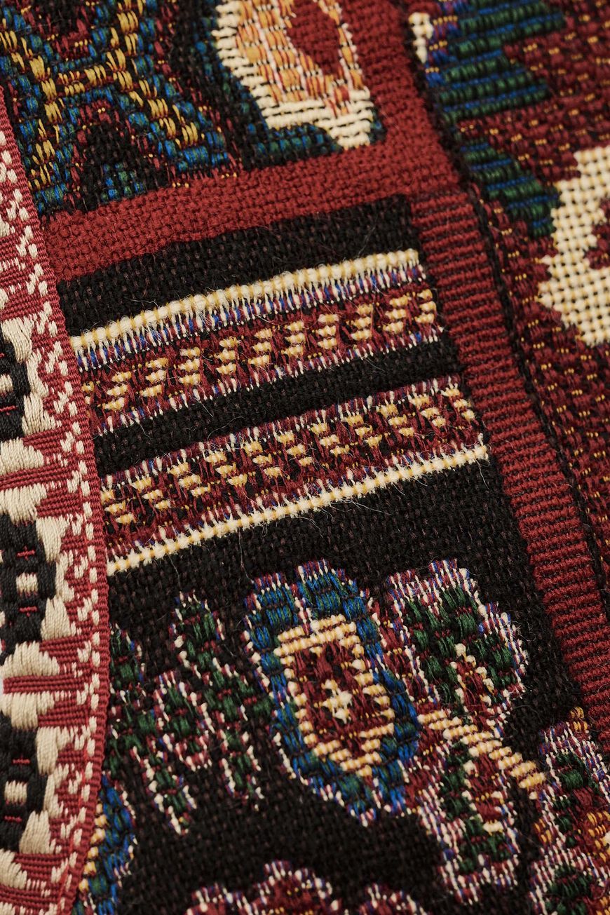 ba&sh Elton Vest i rouge – cropped jacquardstrikket vest med broderede detaljer og åben front, perfekt til lag-på-lag.
