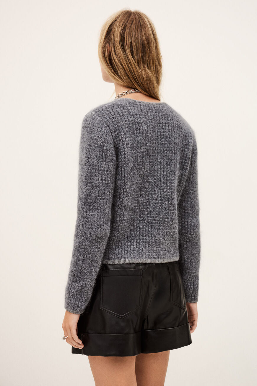 ba&sh Harry Cardigan i Anthracite – luksuriøs alpaka-blend med struktureret vævning og markante knapdetaljer.
