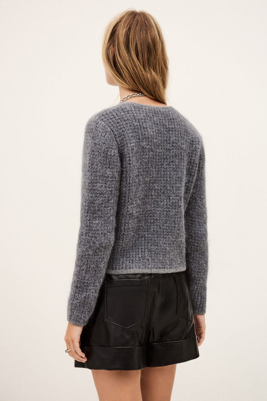 ba&sh Harry Cardigan i Anthracite – luksuriøs alpaka-blend med struktureret vævning og markante knapdetaljer.

