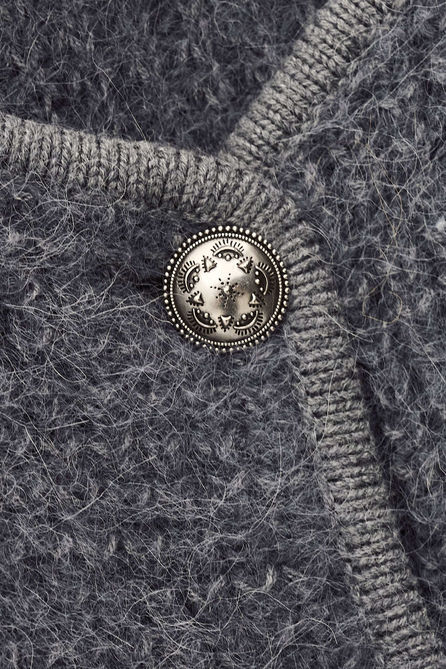 ba&sh Harry Cardigan i Anthracite – luksuriøs alpaka-blend med struktureret vævning og markante knapdetaljer.
