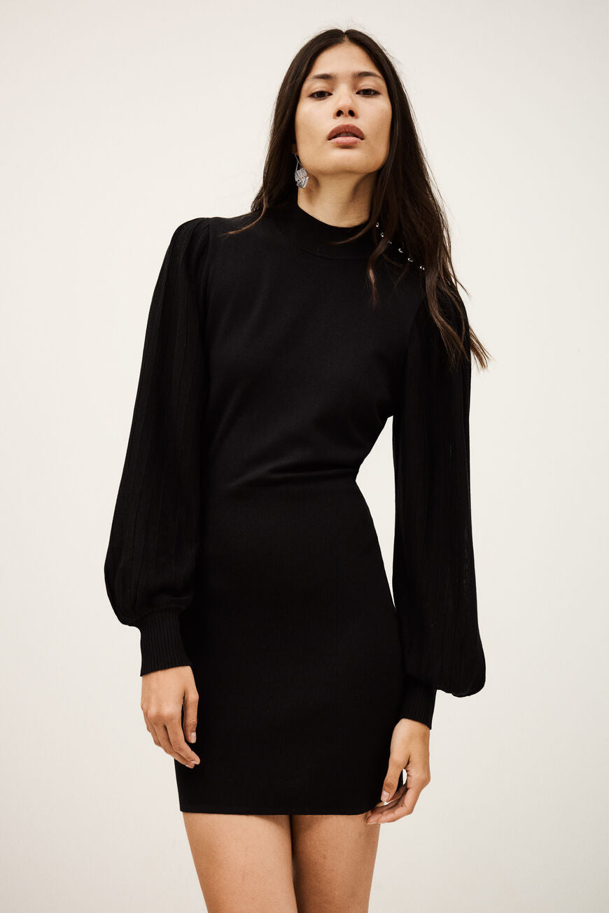 ba&sh Stella dress i sort, elegant, tætsiddende minikjole med lange ærmer og høj rund hals.

