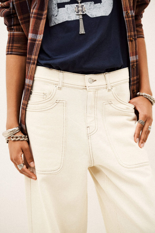 ba&sh Zoel jeans i ecru med cargo-inspirerede lommedetaljer.