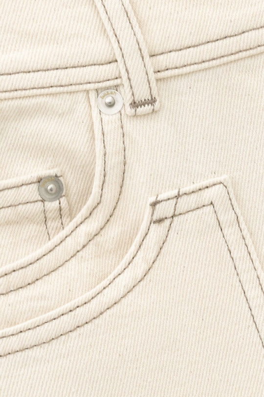 ba&sh Zoel jeans i ecru med cargo-inspirerede lommedetaljer.