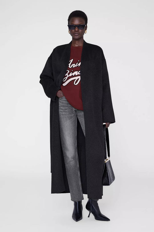 Anine Bing Miles Chenille Signature Sweatshirt i cabernet – oversized crewneck i bomuldsfleece med chenille-logo.

