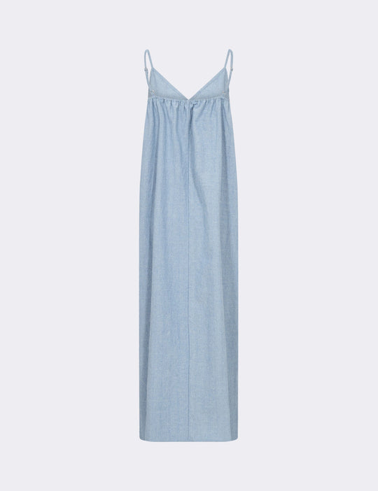 Leveté Room LR-Lennon 4 kjole i 95 % økologisk bomuld med v-udskæring, spaghettistropper og midilængde. Light blue.