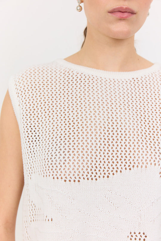 Leveté Room LR-Lian 3 bluse i 100 % økologisk bomuld med hæklet mønster, rund hals og bindedetaljer. Elegant og bæredygtig stil. 