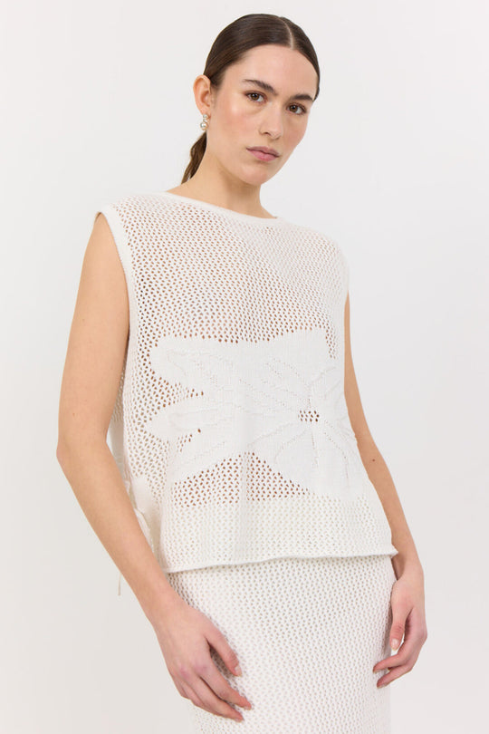 Leveté Room LR-Lian 3 bluse i 100 % økologisk bomuld med hæklet mønster, rund hals og bindedetaljer. Elegant og bæredygtig stil. 
