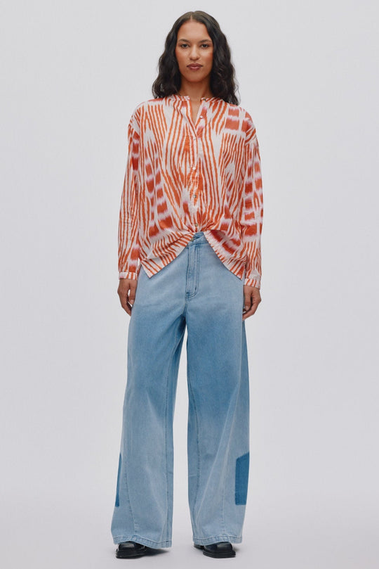 Rabens Saloner Sibyl Ikat Voile Shirt i mandarin pink ivory – let bomuldsskjorte med håndfarvet ikat-print.