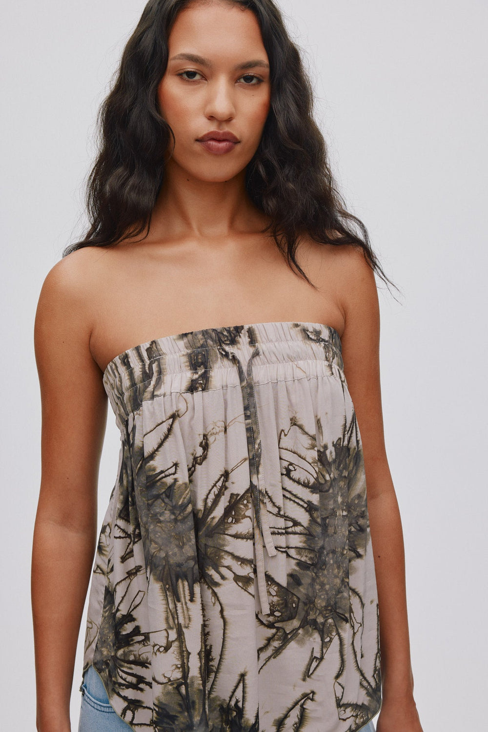 Rabens Saloner Paris Sea Urchin top i grey combo – løs top med elastisk kant og håndfarvet mønster.