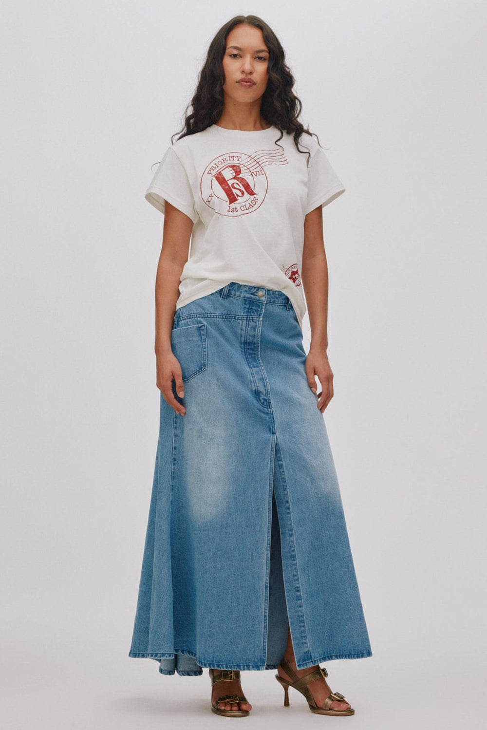 Rabens Saloner Ambla Postal T-shirt i chalk – bomulds t-shirt med vintage-inspireret print og afslappet pasform.