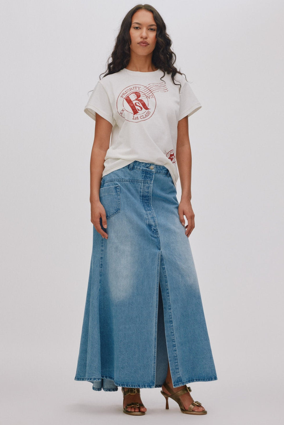 Rabens Saloner Emmali lang denimnederdel i lys vask med høj talje og slids foran.