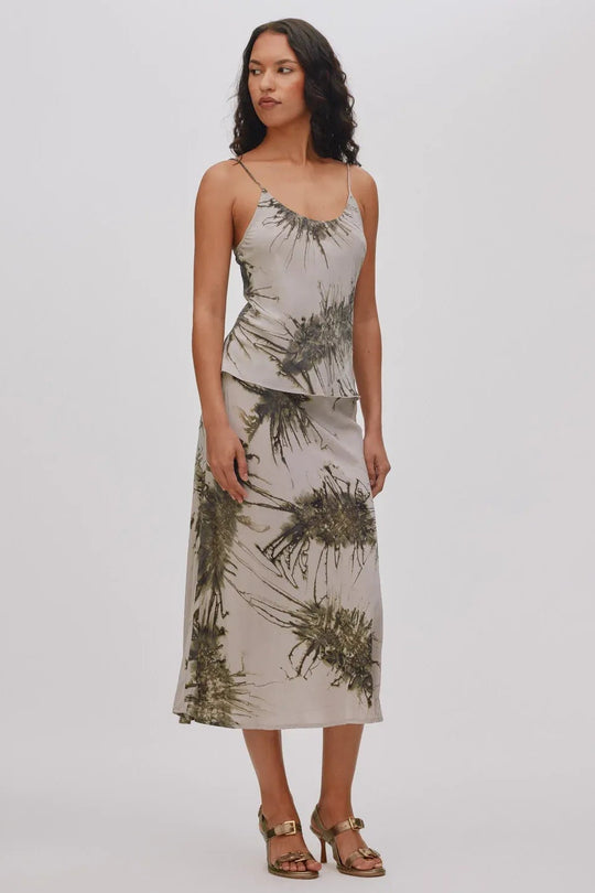 Rabens Saloner Elmi Sea Urchin Crop Bias Skirt i Grey Combo – håndfarvet lang nederdel i viskose med bias-snit og elastisk talje.