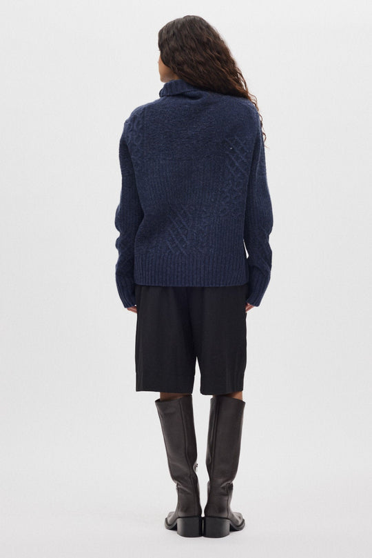 Rabens Saloner Anli Patchwork Knit sweater i indigo set fra siden