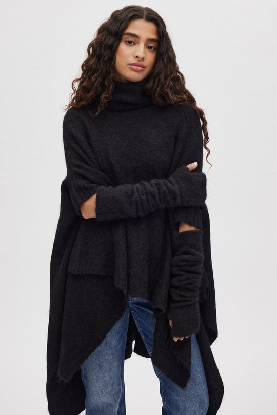 Rabens Saloner Dede Fluffy Knit poncho i sort set bagfra