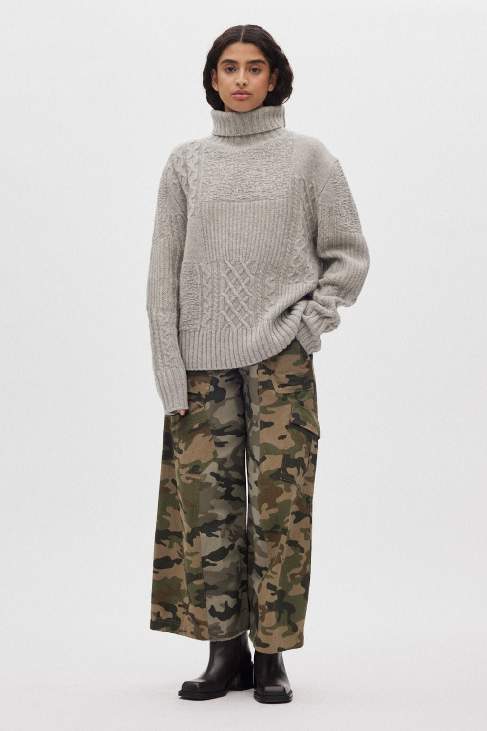 Rabens Saloner Anli Patchwork Knit sweater i lysegrå melange set forfra