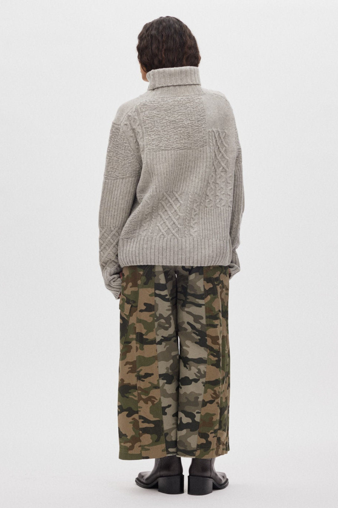 Rabens Saloner Anli Patchwork Knit sweater i lysegrå melange set fra siden