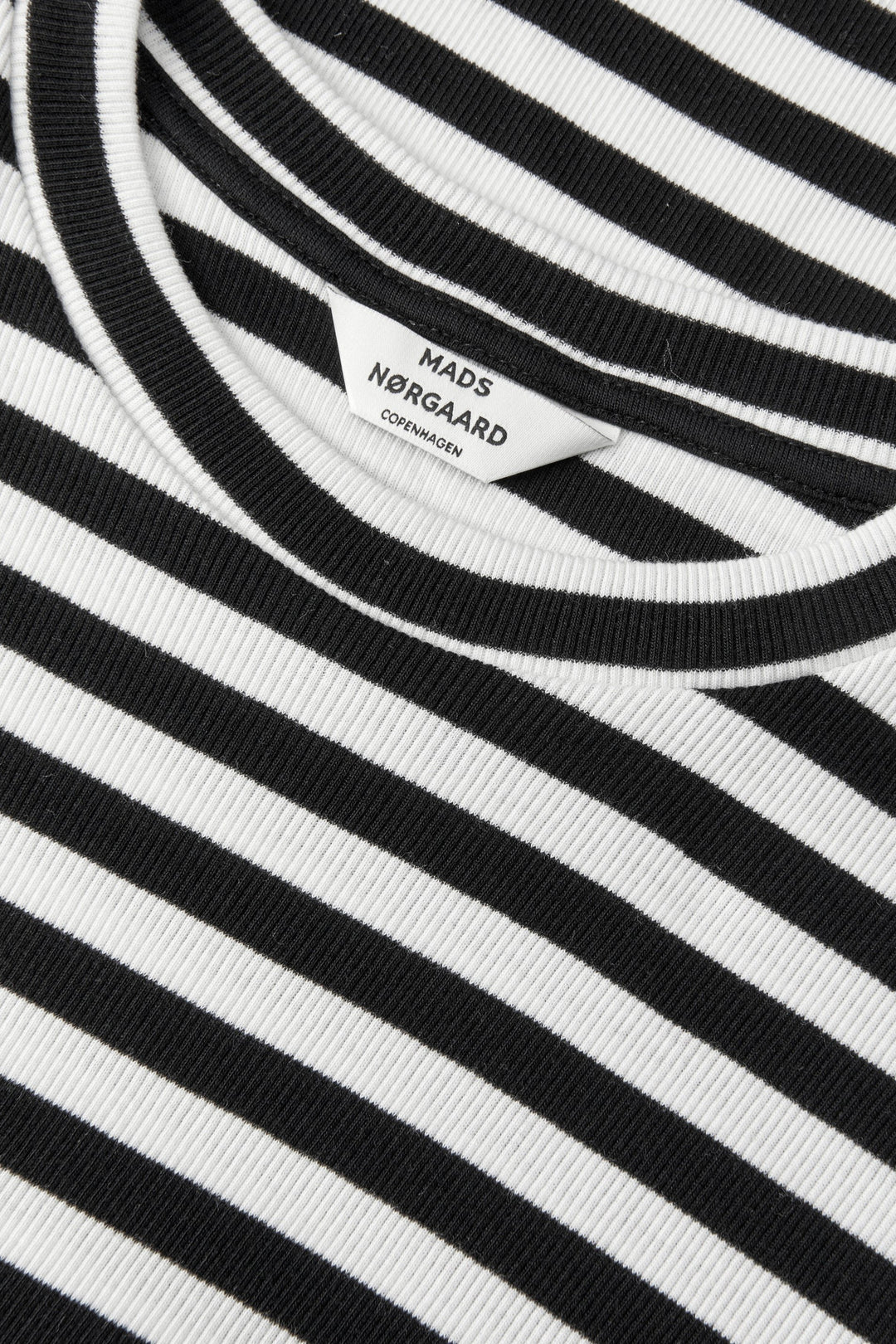 Mads Nørgaard | Langærmet t-shirt | Tuba Tee, 2x2 Cotton Stripe, Black/White Alyssum