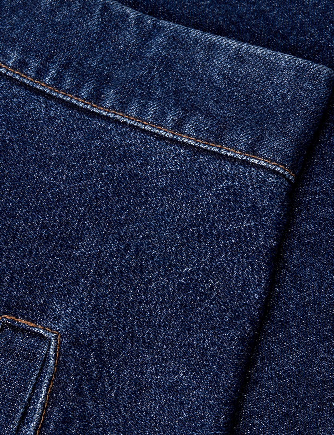 Mads Nørgaard Luke Denim Stelly Skirt i mid blue denim med høj talje, A-formet silhuet og lynlås bagpå.
