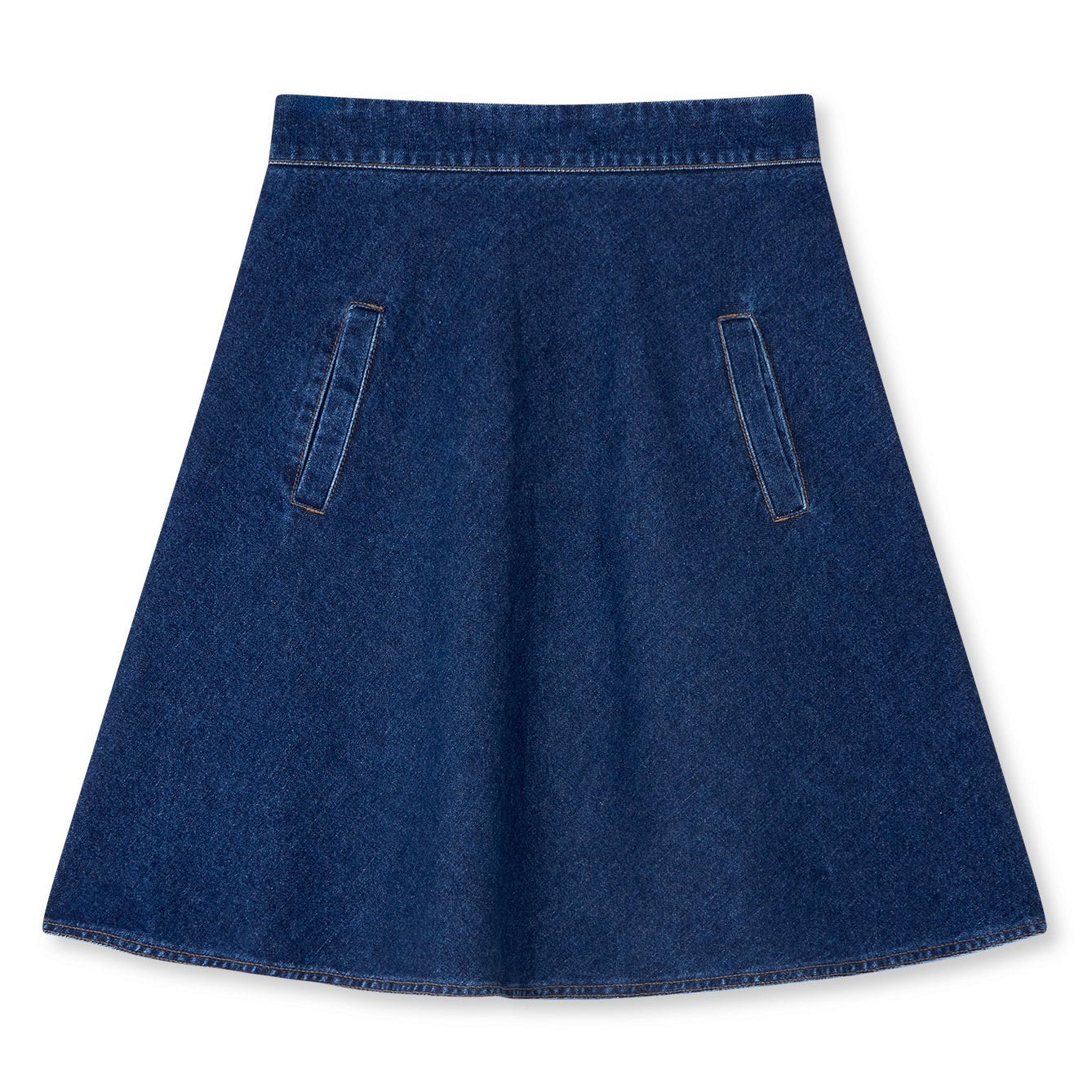 Mads Nørgaard Luke Denim Stelly Skirt i mid blue denim med høj talje, A-formet silhuet og lynlås bagpå.
