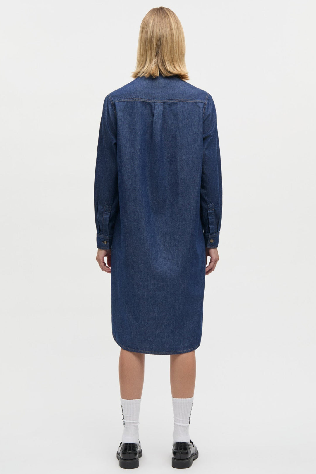 Mads Nørgaard Air Denim Crissy kjole – midi denimkjole i mid blue med knapper.