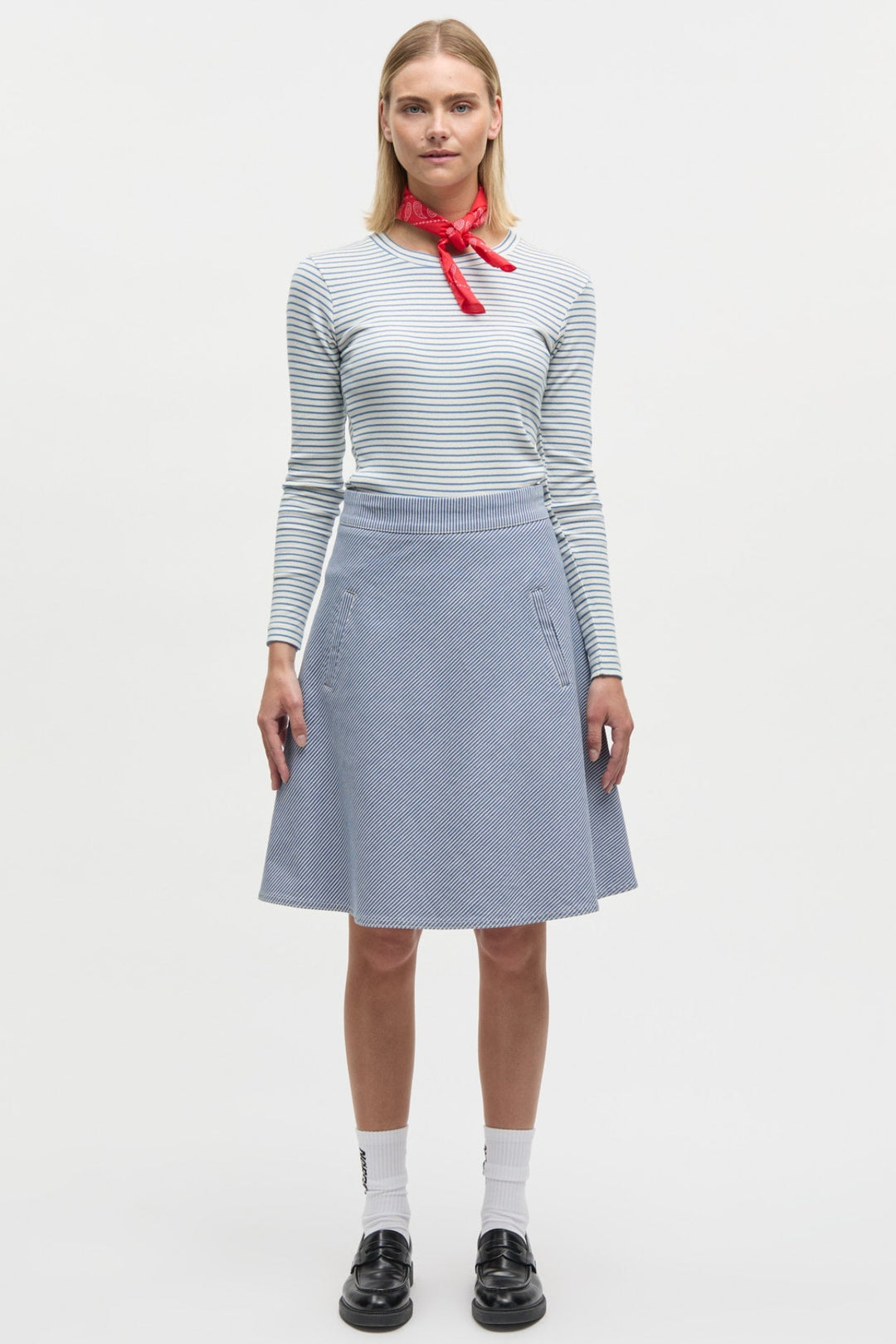 Mads Nørgaard Stelly Skirt – denimnederdel i cobalt striber med A-snit.