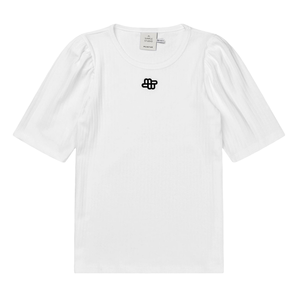 Munthe Parsa T-shirt i hvid, lavet af økologisk bomuld med broderet logo og pufærmer.

