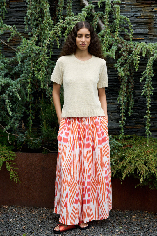 Rabens Saloner Elka Towelling Knit T-shirt i sand med rund hals, korte ærmer og blød frottéstruktur.