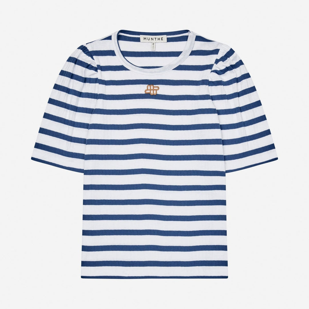 Munthe Parsa T-shirt – stribet T-shirt i økologisk bomuld med feminine pufærmer og broderet emblem. 