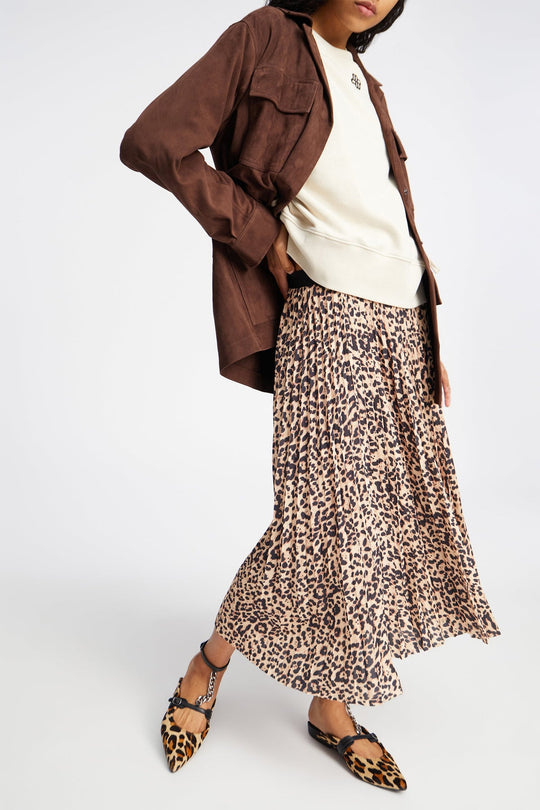 Munthe Taulla Skirt i camel – plisseret nederdel med elegant leo print, elastik i taljen og bæredygtigt design.