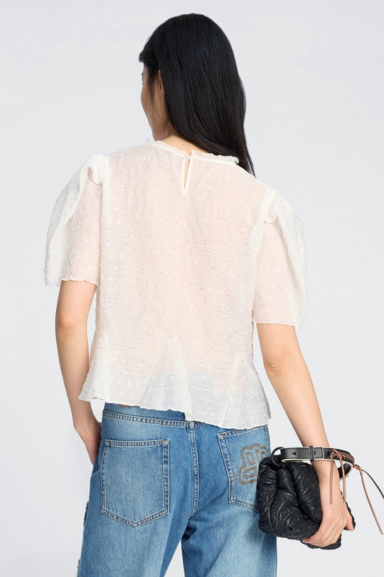 Munthe Brown Top – Ivory. Top med pailletdetaljer, let puffede korte ærmer, rund hals og peplum-detalje i bunden.
