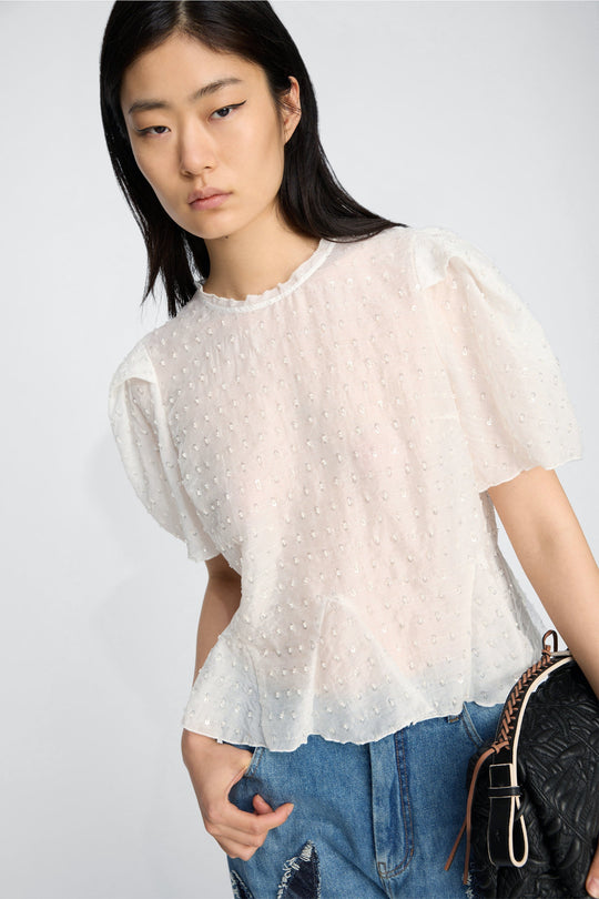 Munthe Brown Top – Ivory. Top med pailletdetaljer, let puffede korte ærmer, rund hals og peplum-detalje i bunden.
