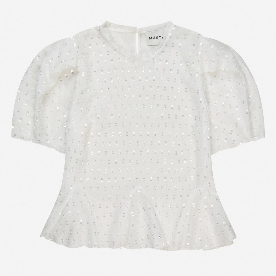 Munthe Brown Top – Ivory. Top med pailletdetaljer, let puffede korte ærmer, rund hals og peplum-detalje i bunden.
