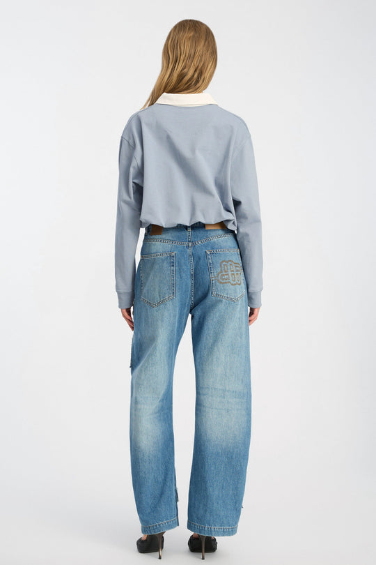 Munthe Becent Polo – Blue. Polo-inspireret top med kontrastkrave, lange ærmer og loose fit i 100% økologisk bomuld.
