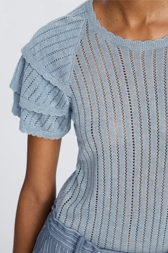 MUNTHE Brady Knit i blue – kortærmet striktop med open-knit struktur og rund hals.