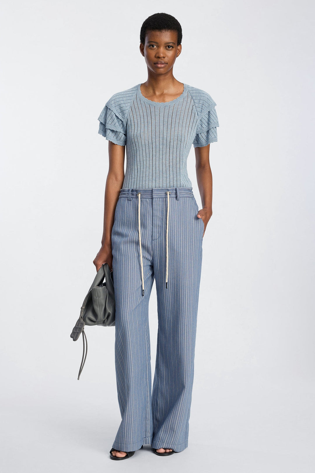 MUNTHE Brady Knit i blue – kortærmet striktop med open-knit struktur og rund hals.