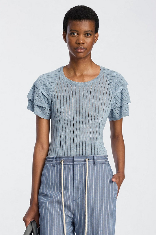 MUNTHE Brady Knit i blue – kortærmet striktop med open-knit struktur og rund hals.
