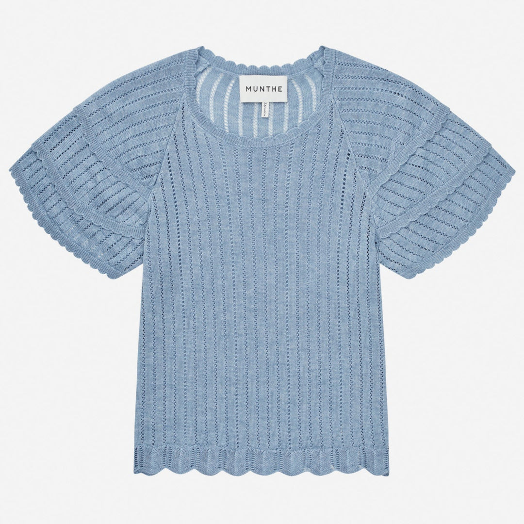 MUNTHE Brady Knit i blue – kortærmet striktop med open-knit struktur og rund hals.