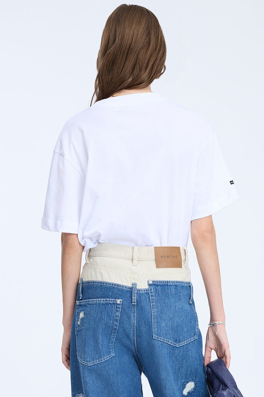 Munthe Nuri T-shirt white – T-shirt med lille print og løs pasform.