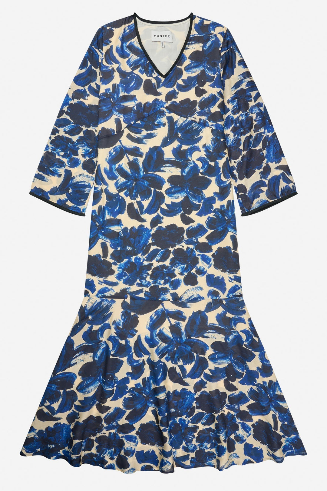 Munthe Naola kjole print indigo – lang kjole med blomsterprint og V-hals.