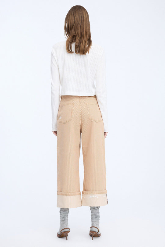 Munthe Navona bukser stripe camel – stribede bukser med cropped længde og opsmøg.
