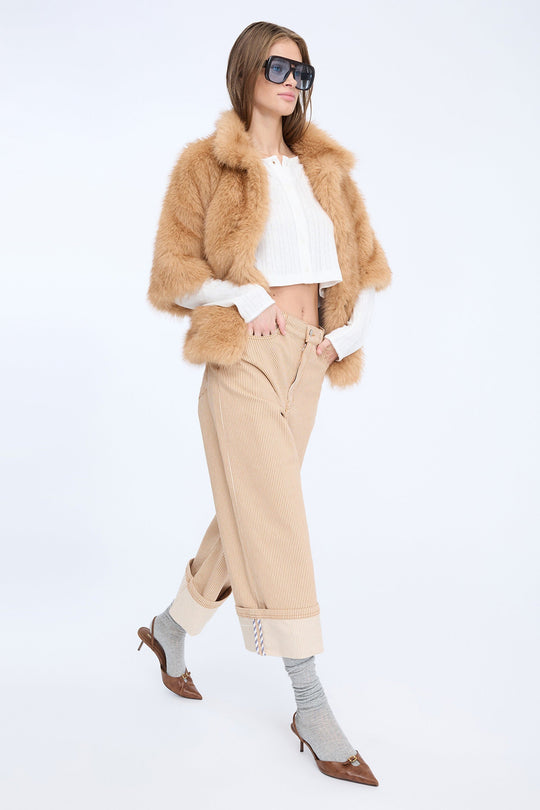 Munthe Navona bukser stripe camel – stribede bukser med cropped længde og opsmøg.