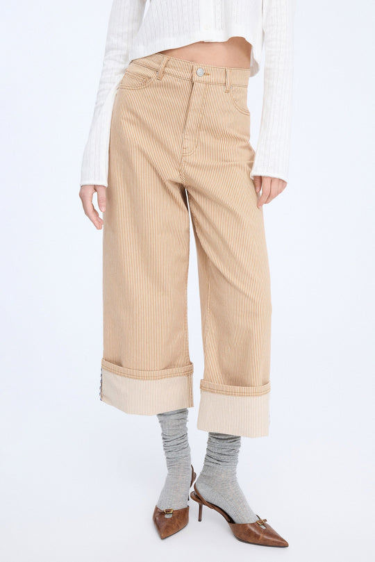 Munthe Navona bukser stripe camel – stribede bukser med cropped længde og opsmøg.