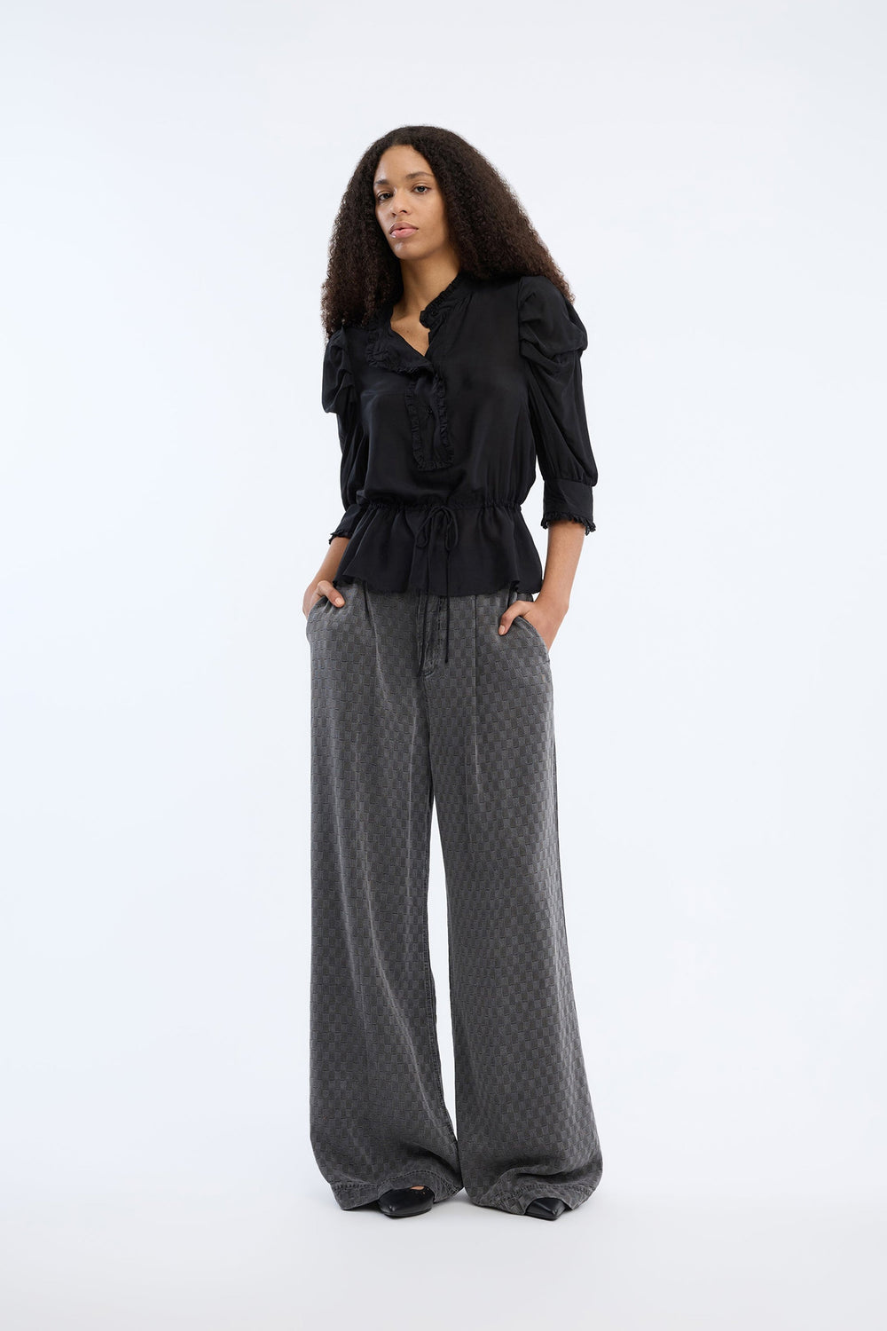 Munthe Vastu bluse i black – alternativ visning 2