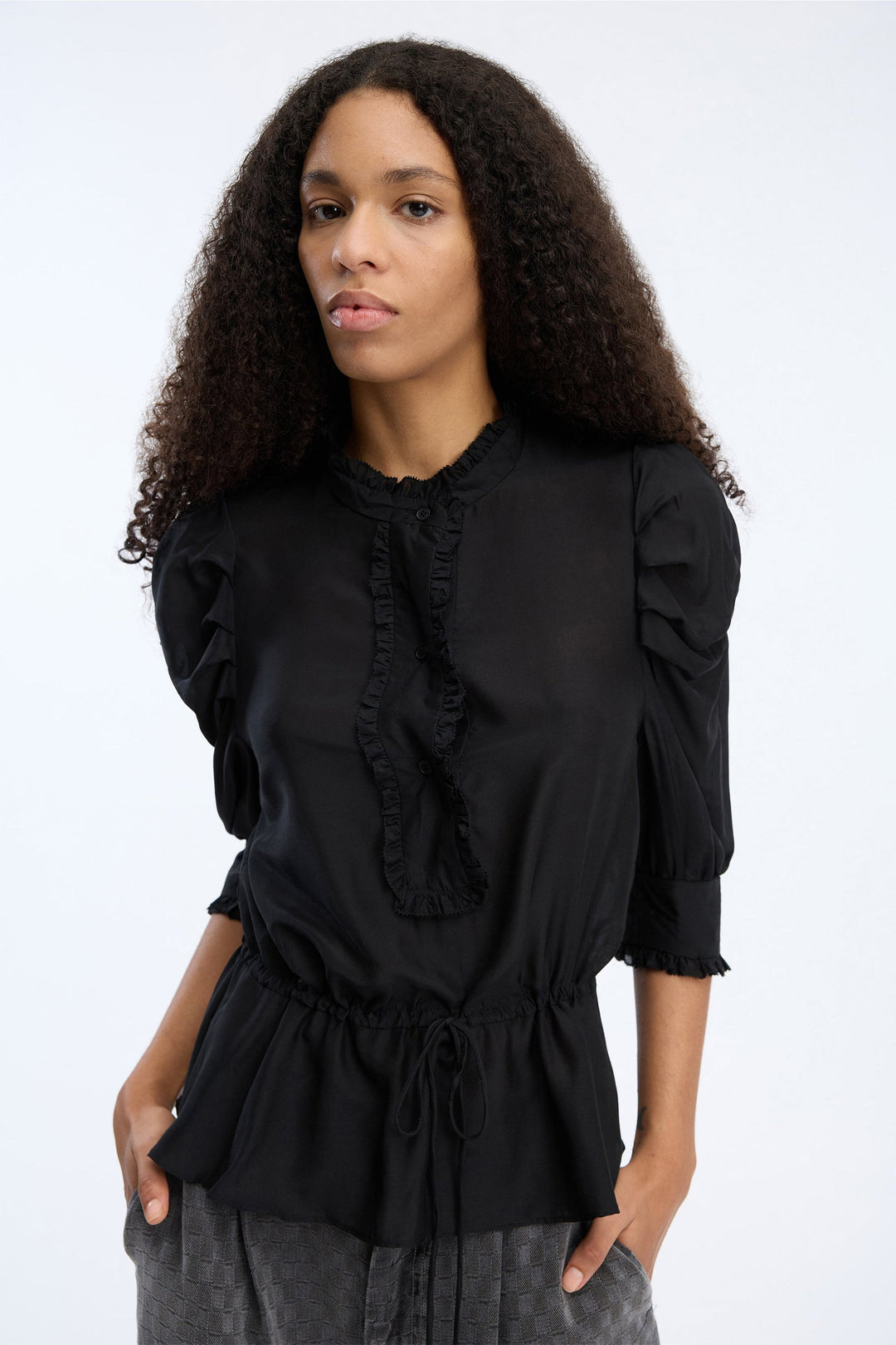 Munthe Vastu bluse i black