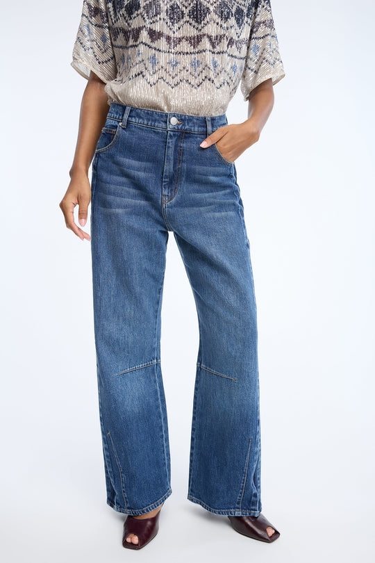 MUNTHE Bohdi Jeans i indigo med regulær pasform og lige ben.