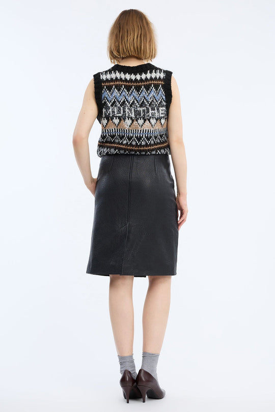 MUNTHE Vitalism Knit i mix black med grafisk strikmønster.