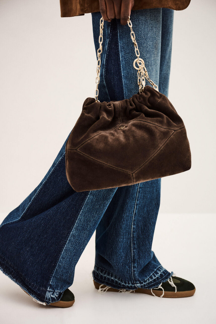 ba&sh Suede Mini June Tote i choco i blødt kalveruskind.