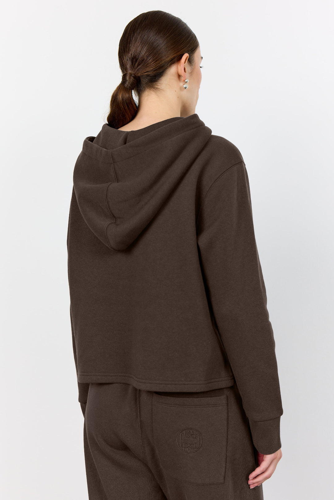 Leveté Room LR-Nuka 9 sweat cardigan i coffee med hætte, lynlås og boxy pasform.  