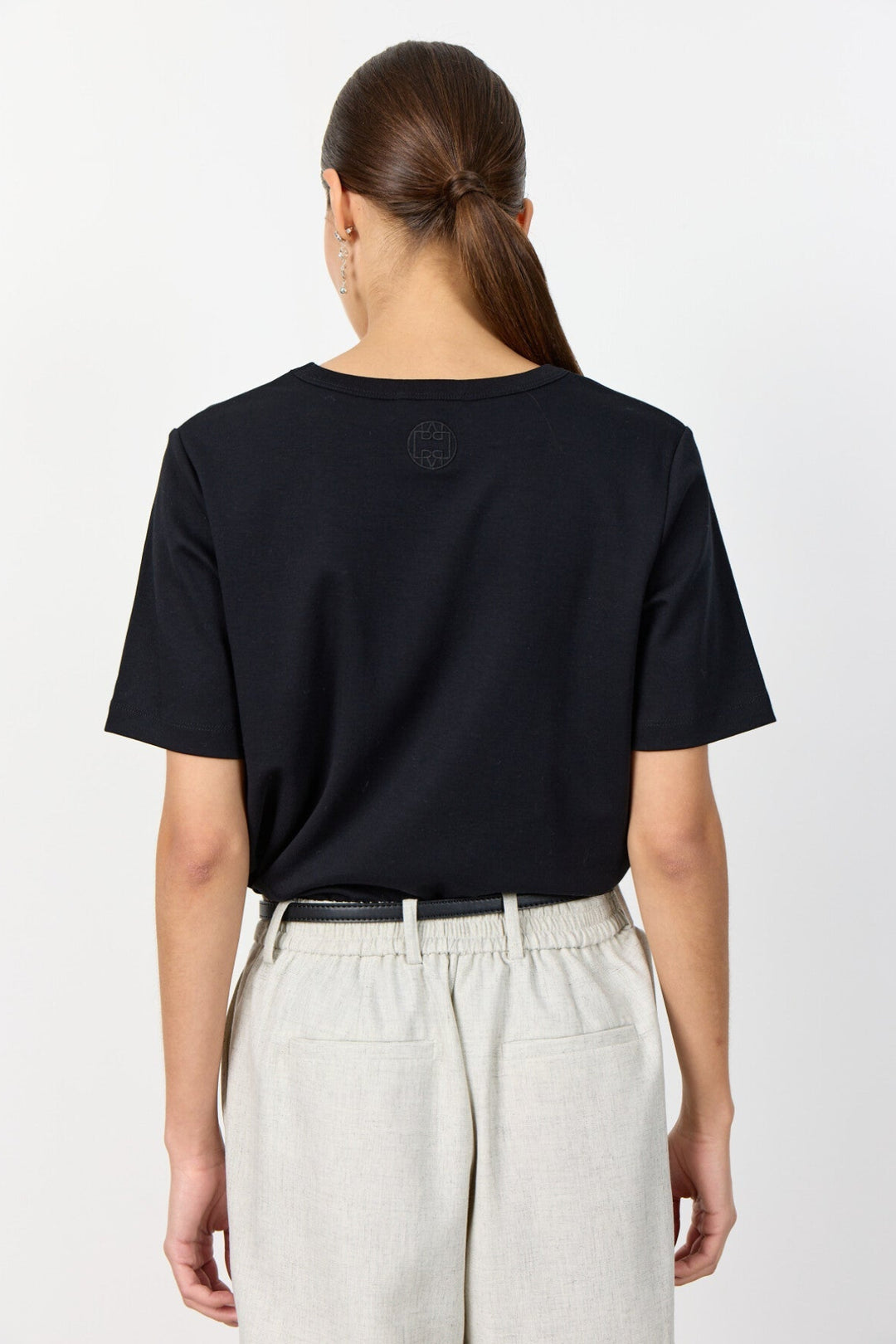 Leveté Room Paloma 2 T-shirt – klassisk T-shirt med V-hals og korte ærmer.