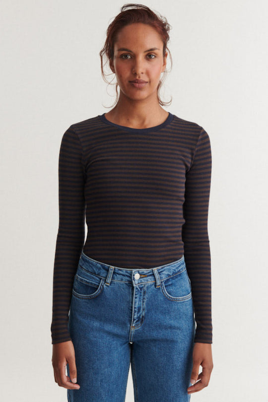 Basic Apparel Ludmilla LS Tee, chocolate torte/black